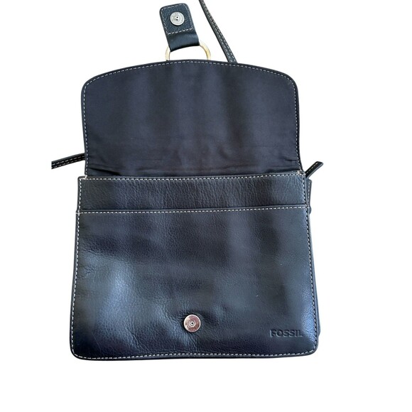 Fossil Black Leather Crossbody Bag Silver Circle Flap Built in Zippered Wallet - Picture 3 of 13